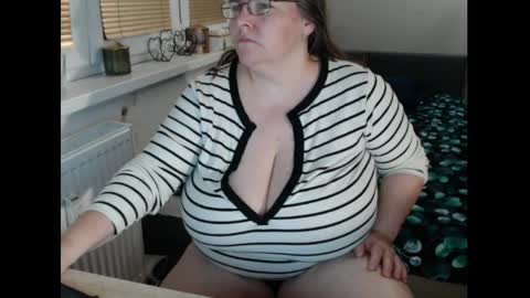 Sweetboobs85h online show from 31, 5, 2026