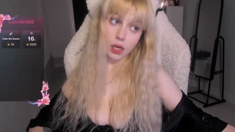 Snapshot of sweetcheecksmolly chatting on 20, 12, 2024 Lisa online show from 20, 12, 2024