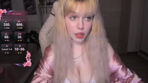 Snapshot of sweetcheecksmolly chatting on 3, 2, 2025 Lisa online show from 3, 2, 2025