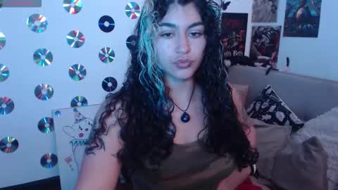 Snapshot of sweetdevil631 chatting on 20, 10, 2025 Abril online show from 20, 10, 2025