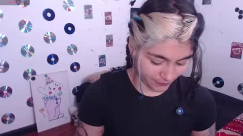 Snapshot of sweetdevil631 chatting on 16, 12, 2025 Abril online show from 16, 12, 2025