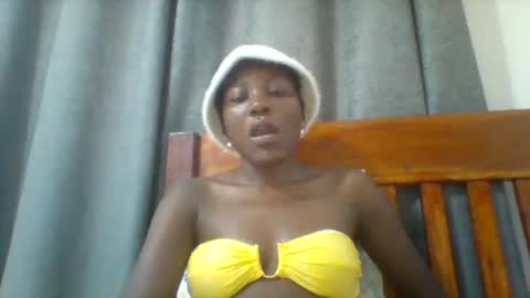 Snapshot of sweetfel chatting on 28, 9, 2025 sweetfel online show from 28, 9, 2025