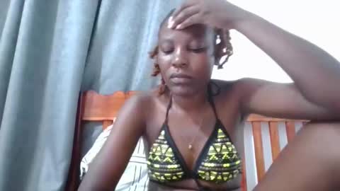 Snapshot of sweetfel chatting on 8, 11, 2025 sweetfel online show from 8, 11, 2025