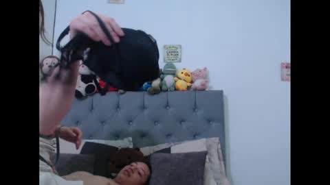 Sabrina y Eliot online show from 3, 2, 2025