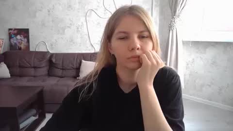 Snapshot of sweetieefox chatting on 12, 9, 2025 SweetieeFox online show from 12, 9, 2025