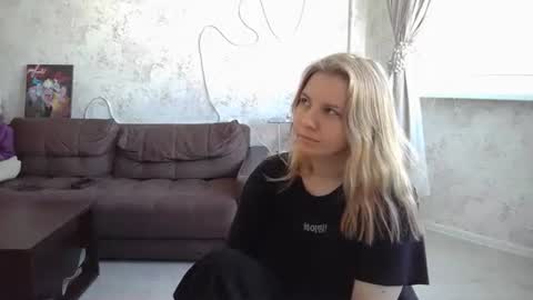 Snapshot of sweetieefox chatting on 1, 10, 2025 SweetieeFox online show from 1, 10, 2025