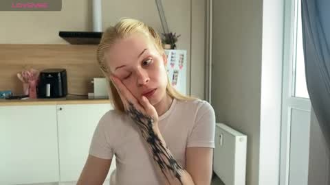 sweetie Lisa3 online show from 4, 6, 2026