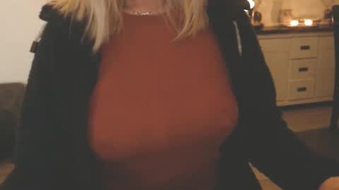 Snapshot of sweetjuice1980 chatting on 14, 12, 2024 Sweetjuice online show from 14, 12, 2024