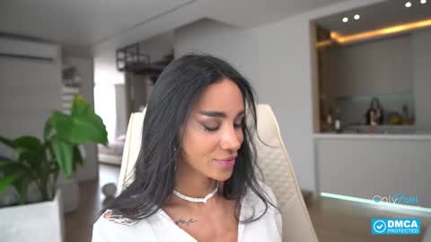 Snapshot of sweetlaurasaenz chatting on 5, 10, 2025 Laura Saenz Geminis online show from 5, 10, 2025
