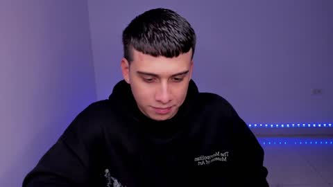 Snapshot of sweetlian_04 chatting on 4, 1, 2025 Lian online show from 4, 1, 2025