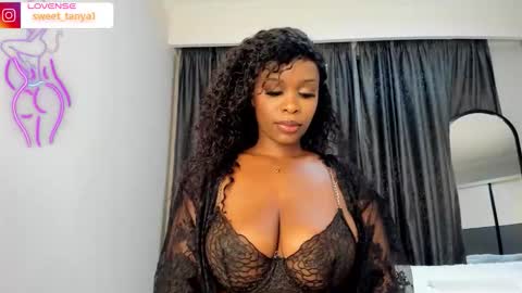 Snapshot of sweetlipsy chatting on 4, 10, 2025 sweetlipsy online show from 4, 10, 2025