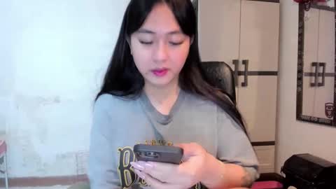 Snapshot of sweetlovepinay04 chatting on 2, 1, 2025 Zoe online show from 2, 1, 2025