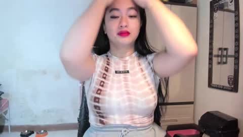 Snapshot of sweetlovepinay04 chatting on 28, 1, 2025 Zoe online show from 28, 1, 2025