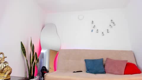 instagram sweetluna 0 online show from 29, 10, 2025