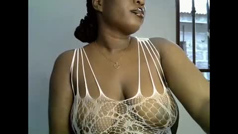 Snapshot of sweetpetitgirl chatting on 18, 6, 2026 LILY BRANDY online show from 18, 6, 2026