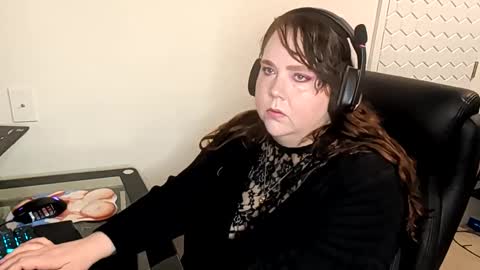 Snapshot of sweetsapphics chatting on 6, 11, 2025 ruby and scarlet online show from 6, 11, 2025