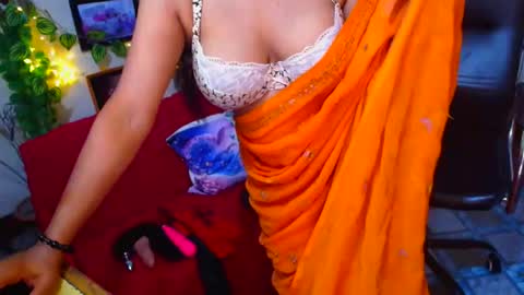 Snapshot of sweetsour18 chatting on 17, 11, 2025 SweetSour online show from 17, 11, 2025