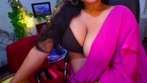 Snapshot of sweetsour18 chatting on 19, 11, 2025 SweetSour online show from 19, 11, 2025