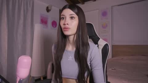 Snapshot of sweett_catt1 chatting on 3, 11, 2025 Cat independent model online show from 3, 11, 2025