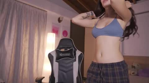 Snapshot of sweett_catt1 chatting on 24, 11, 2025 Cat independent model online show from 24, 11, 2025