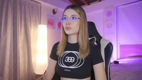 Snapshot of sweett_catt1 chatting on 6, 5, 2026 Cat independent model online show from 6, 5, 2026