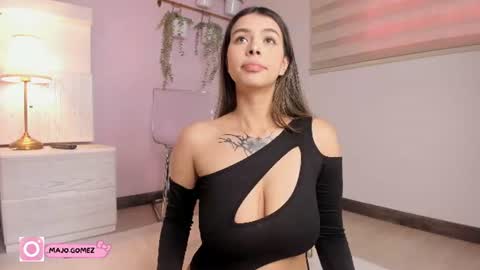 Snapshot of sweett_mia1 chatting on 16, 7, 2026 M I A online show from 16, 7, 2026