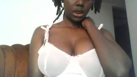 Snapshot of sweettreat77 chatting on 5, 7, 2026 sweettreat77 online show from 5, 7, 2026