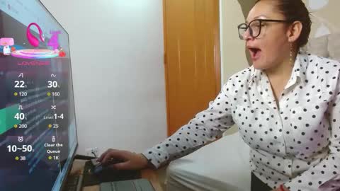 Snapshot of sweettscarlet chatting on 28, 10, 2025 Scarlet online show from 28, 10, 2025