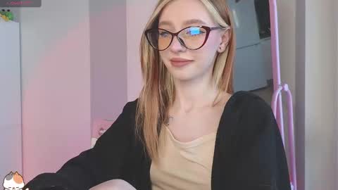 Snapshot of sweetuniporn chatting on 5, 12, 2024 Elis a little vacation Ill be here Saturday my schedules in bio online show from 5, 12, 2024