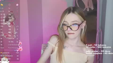 Snapshot of sweetuniporn chatting on 5, 12, 2024 Elis a little vacation Ill be here Saturday my schedules in bio online show from 5, 12, 2024