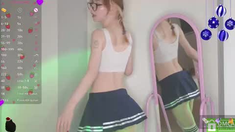 Snapshot of sweetuniporn chatting on 19, 12, 2024 Elis a little vacation Ill be here Saturday my schedules in bio online show from 19, 12, 2024