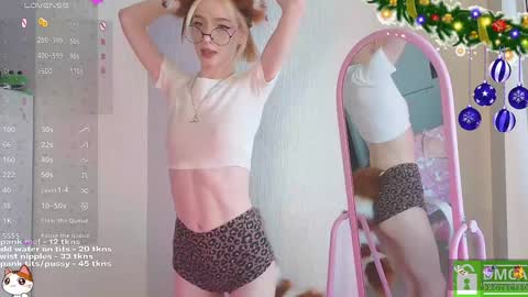 Snapshot of sweetuniporn chatting on 4, 1, 2025 Elis a little vacation Ill be here Saturday my schedules in bio online show from 4, 1, 2025