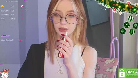 Snapshot of sweetuniporn chatting on 5, 1, 2025 Elis a little vacation Ill be here Saturday my schedules in bio online show from 5, 1, 2025