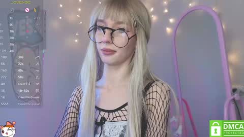 Snapshot of sweetuniporn chatting on 3, 2, 2025 Elis a little vacation Ill be here Saturday my schedules in bio online show from 3, 2, 2025