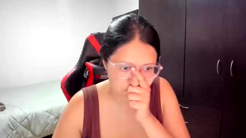 sweetyypeach online show from 18, 2, 2025