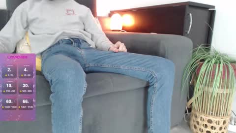 Snapshot of swetlittleboy4u chatting on 12, 12, 2024 SwetLittleBoy4u online show from 12, 12, 2024