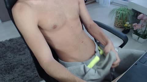Snapshot of swetlittleboy4u chatting on 16, 9, 2025 SwetLittleBoy4u online show from 16, 9, 2025