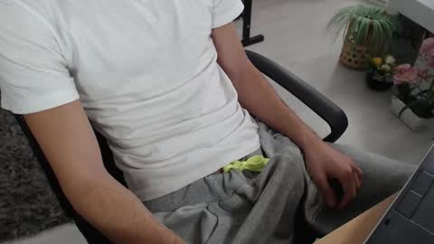 Snapshot of swetlittleboy4u chatting on 26, 9, 2025 SwetLittleBoy4u online show from 26, 9, 2025