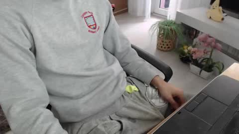 Snapshot of swetlittleboy4u chatting on 30, 9, 2025 SwetLittleBoy4u online show from 30, 9, 2025