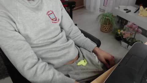 Snapshot of swetlittleboy4u chatting on 3, 10, 2025 SwetLittleBoy4u online show from 3, 10, 2025