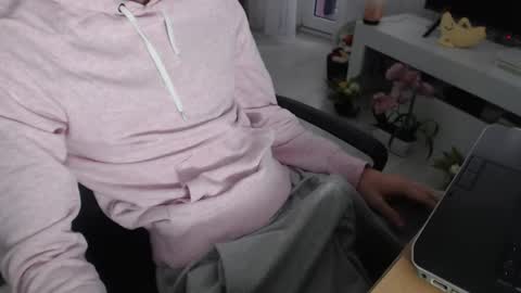 SwetLittleBoy4u online show from 27, 11, 2025