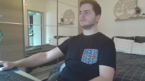 syl092 online show from 9, 2, 2025