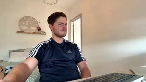 syl092 online show from 10, 4, 2026