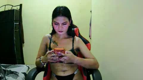 Snapshot of sylviafoxxx chatting on 6, 4, 2026 sylviafoxxx online show from 6, 4, 2026
