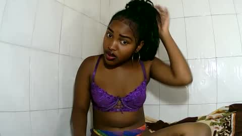 Snapshot of sylviasexy27 chatting on 20, 2, 2025 sylviasexy27 online show from 20, 2, 2025