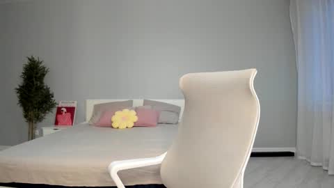 Mila online show from 28, 10, 2025