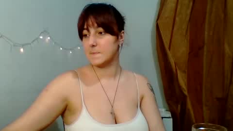 Snapshot of syssipisi chatting on 23, 9, 2025 Sarah online show from 23, 9, 2025