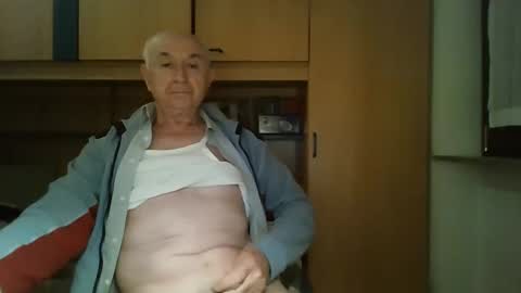 Snapshot of t5519t chatting on 4, 10, 2025 t5519t online show from 4, 10, 2025