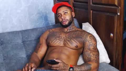 Tairon Tucke online show from 30, 1, 2025