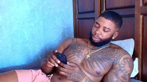 Tairon Tucke online show from 2, 3, 2025